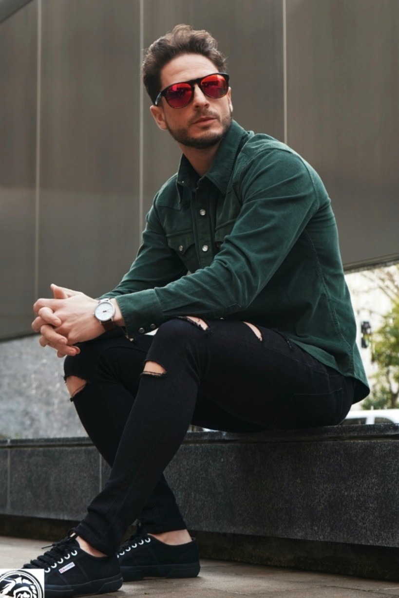 H&eacute;ctor — Model & Host in Sotillo De La Adrada photo 9