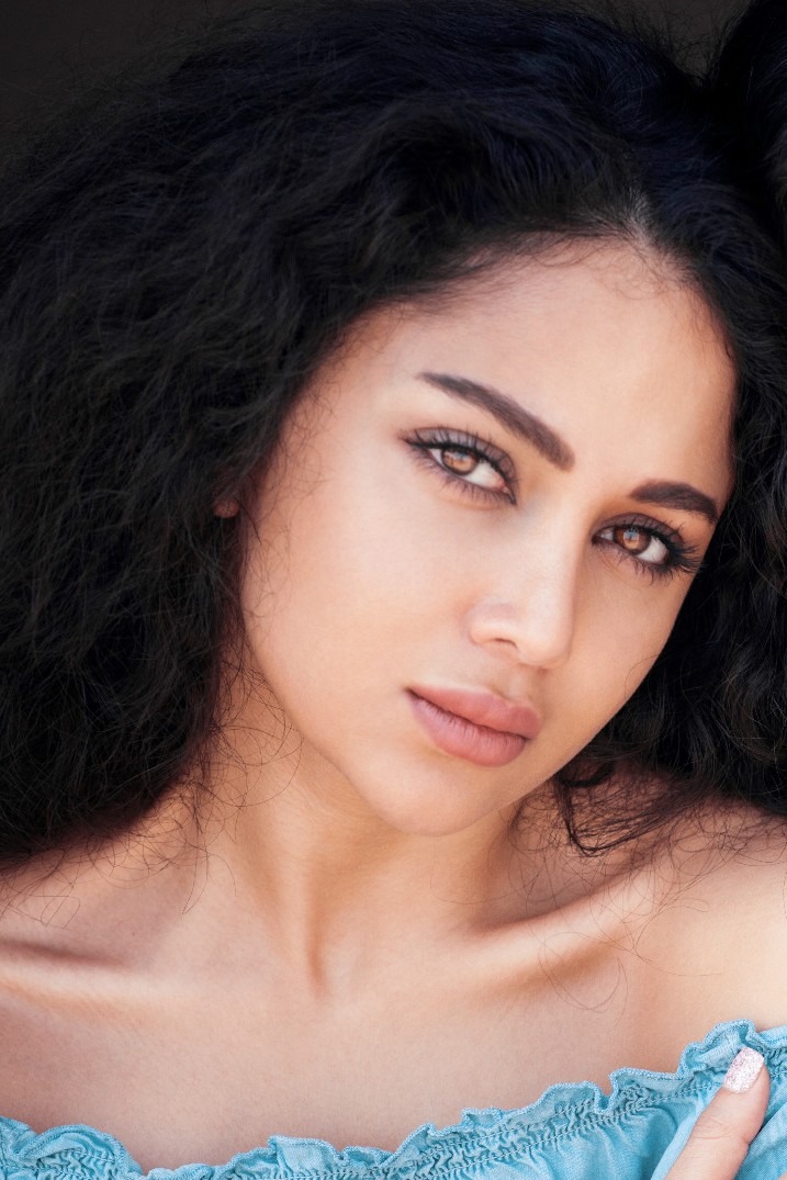 Mahshid — Model & Hostess in Milano photo 13