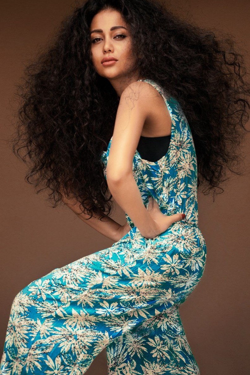 Mahshid — Model & Hostess in Milano photo 3