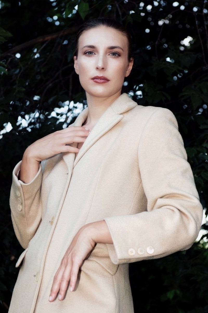 Elisabetta — Model & Hostess in Paris photo 1