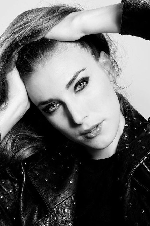 Elisabetta — Model & Hostess in Paris photo 11