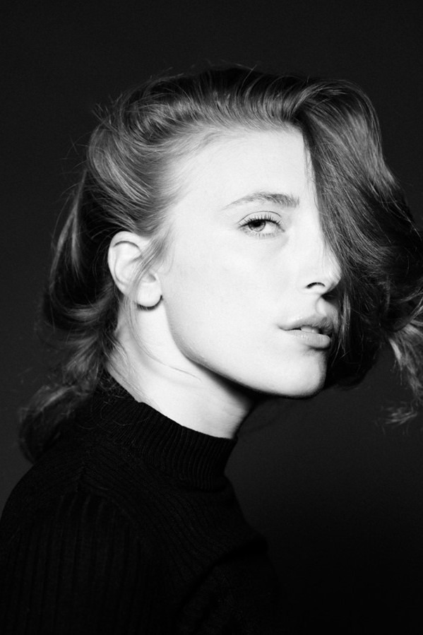 Elisabetta — Model & Hostess in Paris photo 6