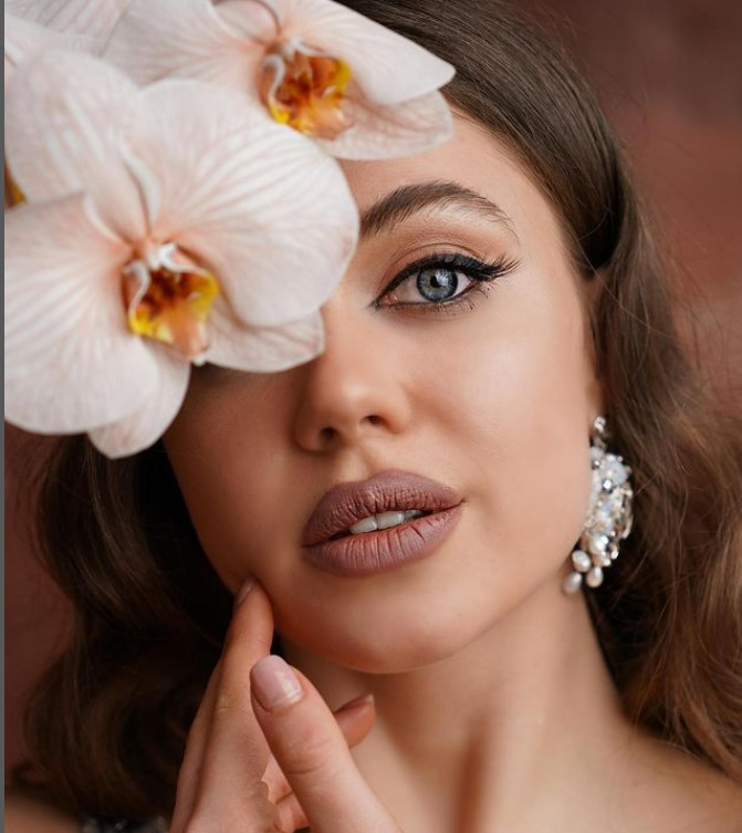 Oksana — Model & Hostess in Gen&egrave;ve photo 13