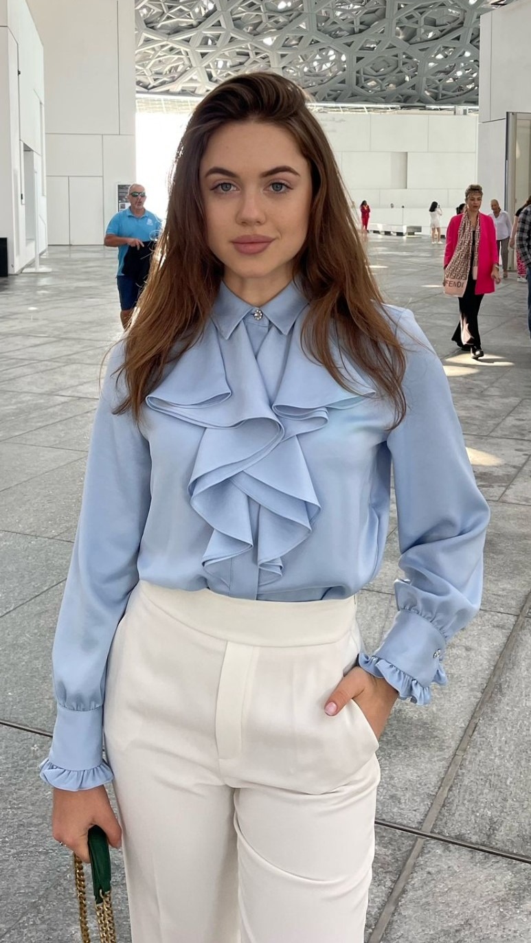 Oksana — Model & Hostess in Gen&egrave;ve photo 9
