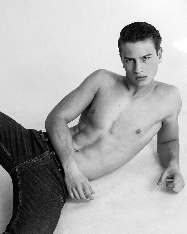 &Aacute;d&aacute;m — Model & Host in Budapest photo 10