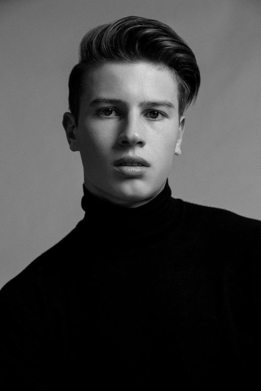 &Aacute;d&aacute;m — Model & Host in Budapest photo 4