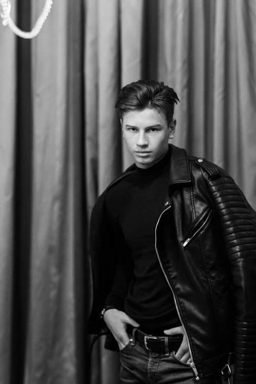 &Aacute;d&aacute;m — Model & Host in Budapest photo 6