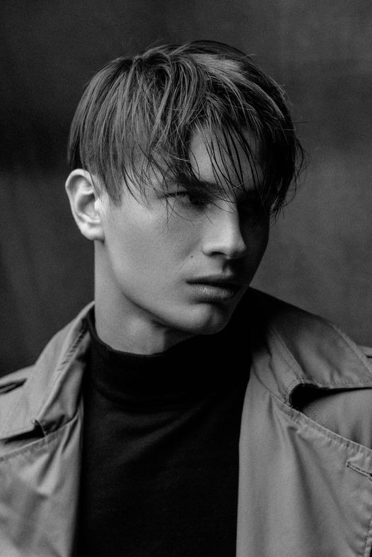 &Aacute;d&aacute;m — Model & Host in Budapest photo 8