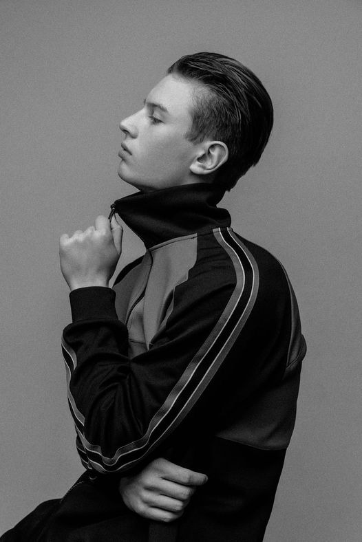 &Aacute;d&aacute;m — Model & Host in Budapest photo 9