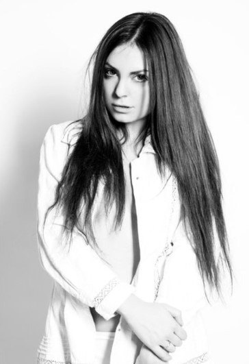 Giulia — Model & Hostess in Siena photo 2
