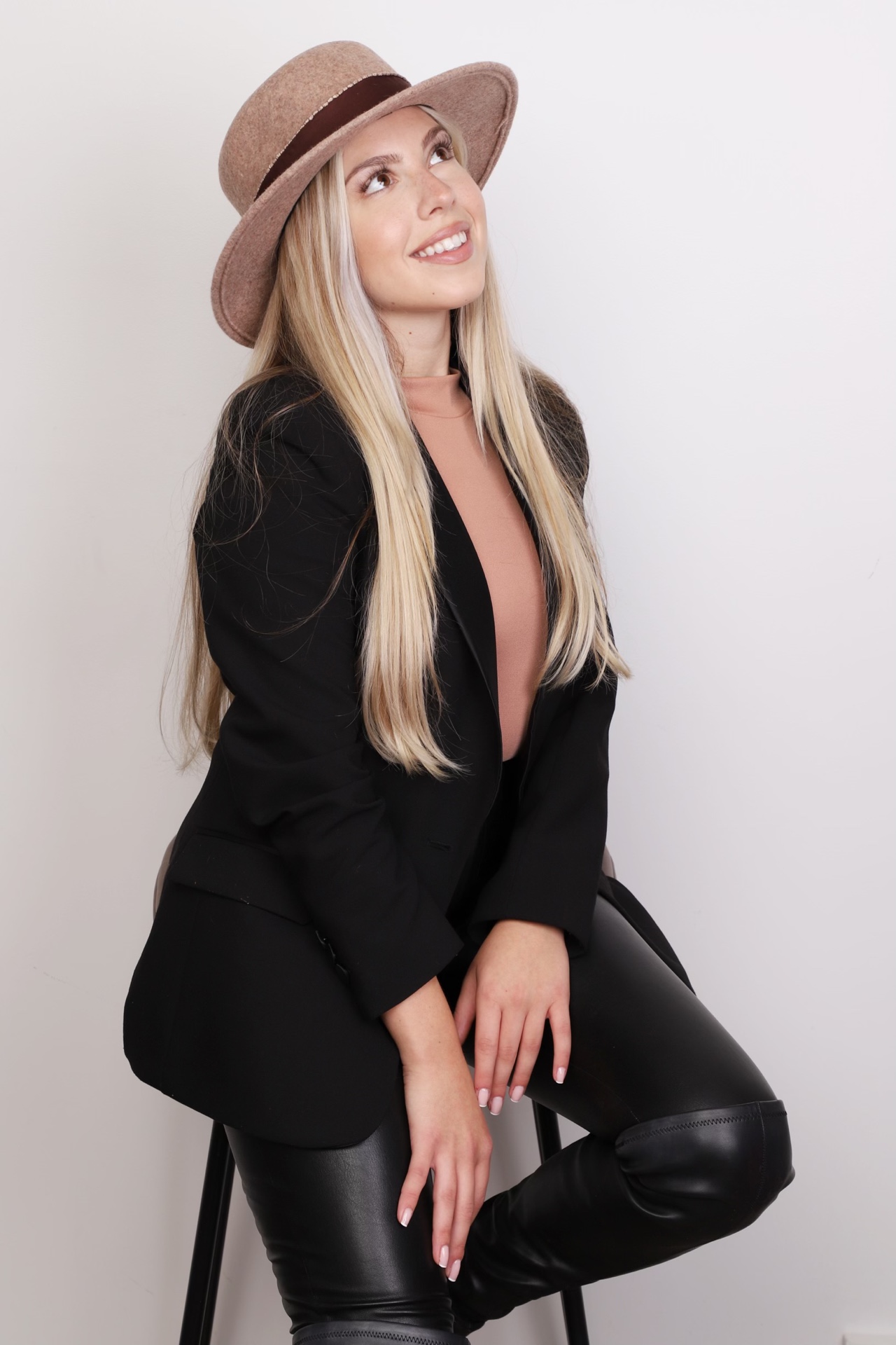 Angelina — Model & Hostess in Paris photo 1