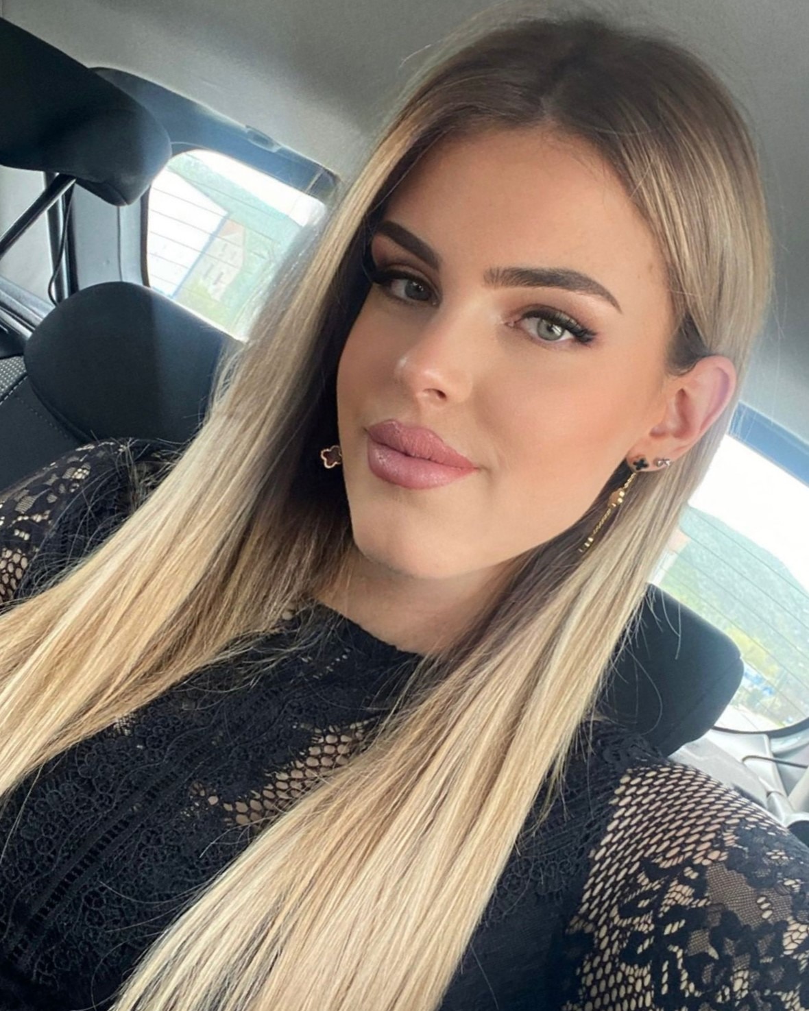 BRUNA — Model in Split | Eye On Model