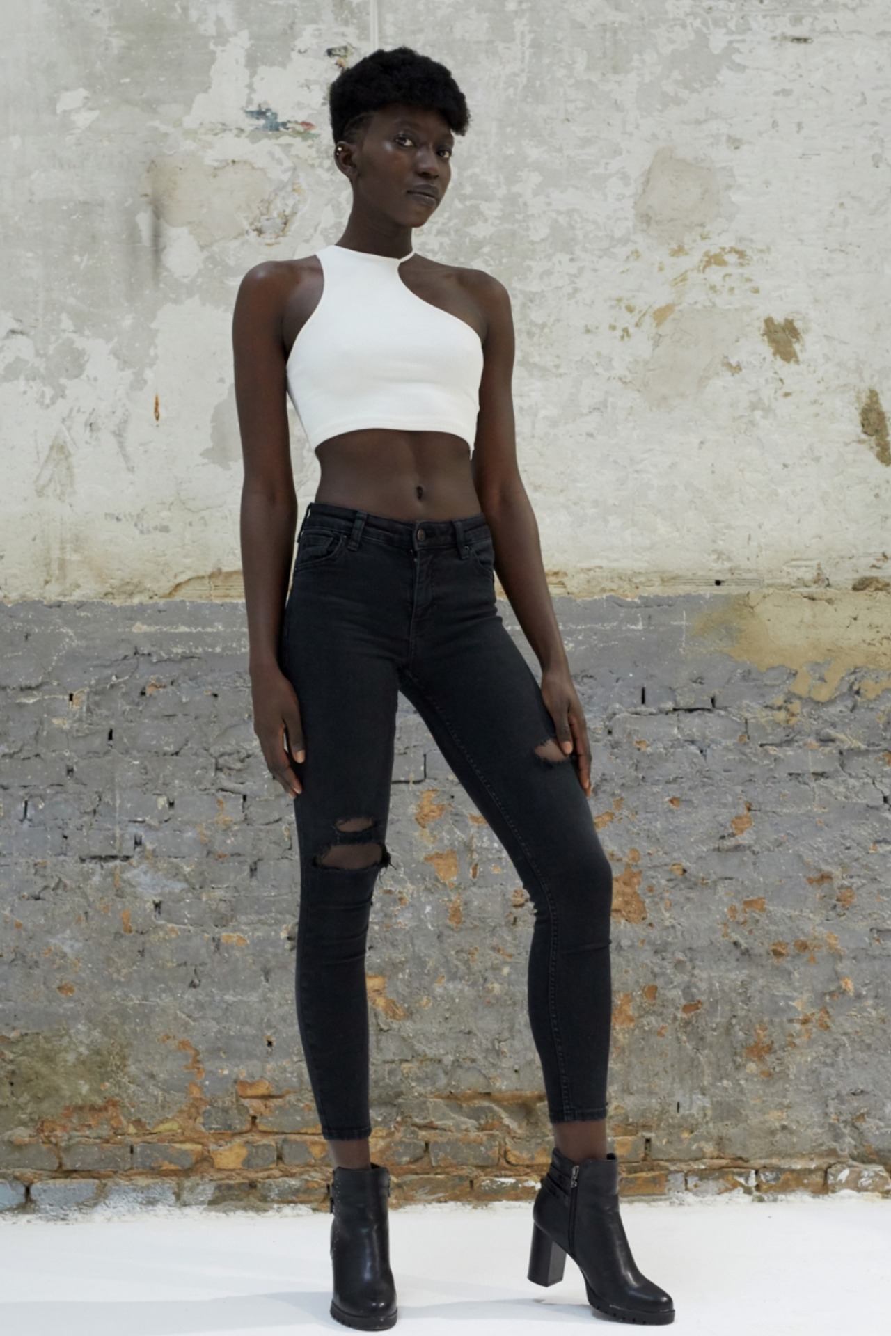 Adama — Model & Hostess in Tavernes De La Valldigna photo 4