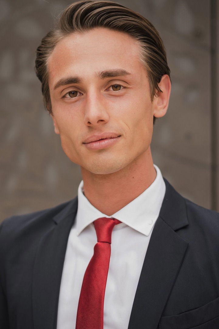 Guillaume — Model & Host in Le Grau-du-roi photo 8