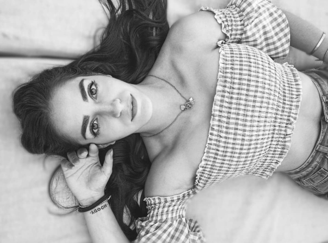 Marina — Model & Hostess in Card&agrave; photo 3
