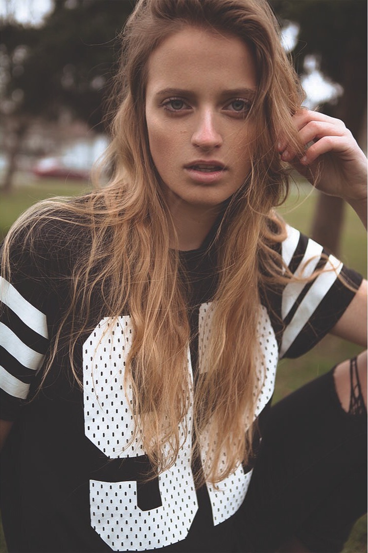 Stephanie — Model & Hostess in Paris photo 3