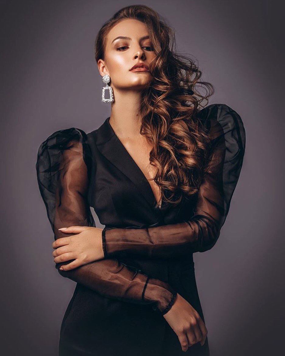 Julia — Model & Hostess in Her photo 11
