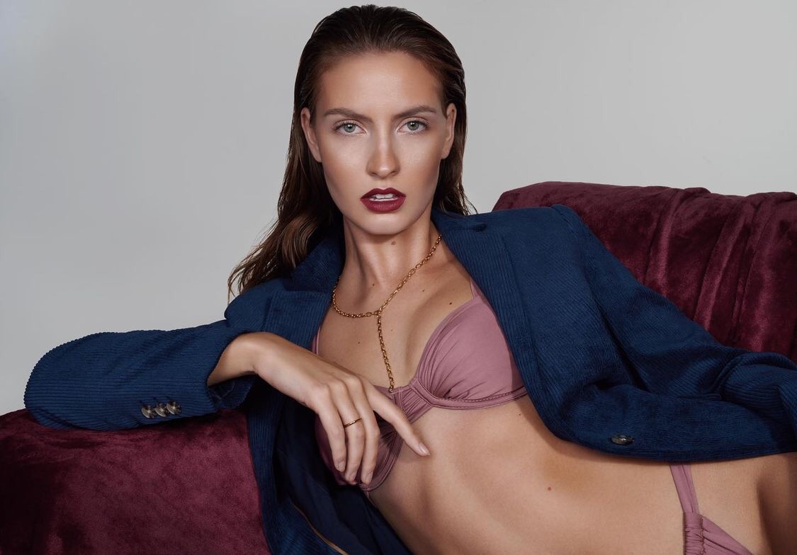 Julia — Model & Hostess in Her photo 38