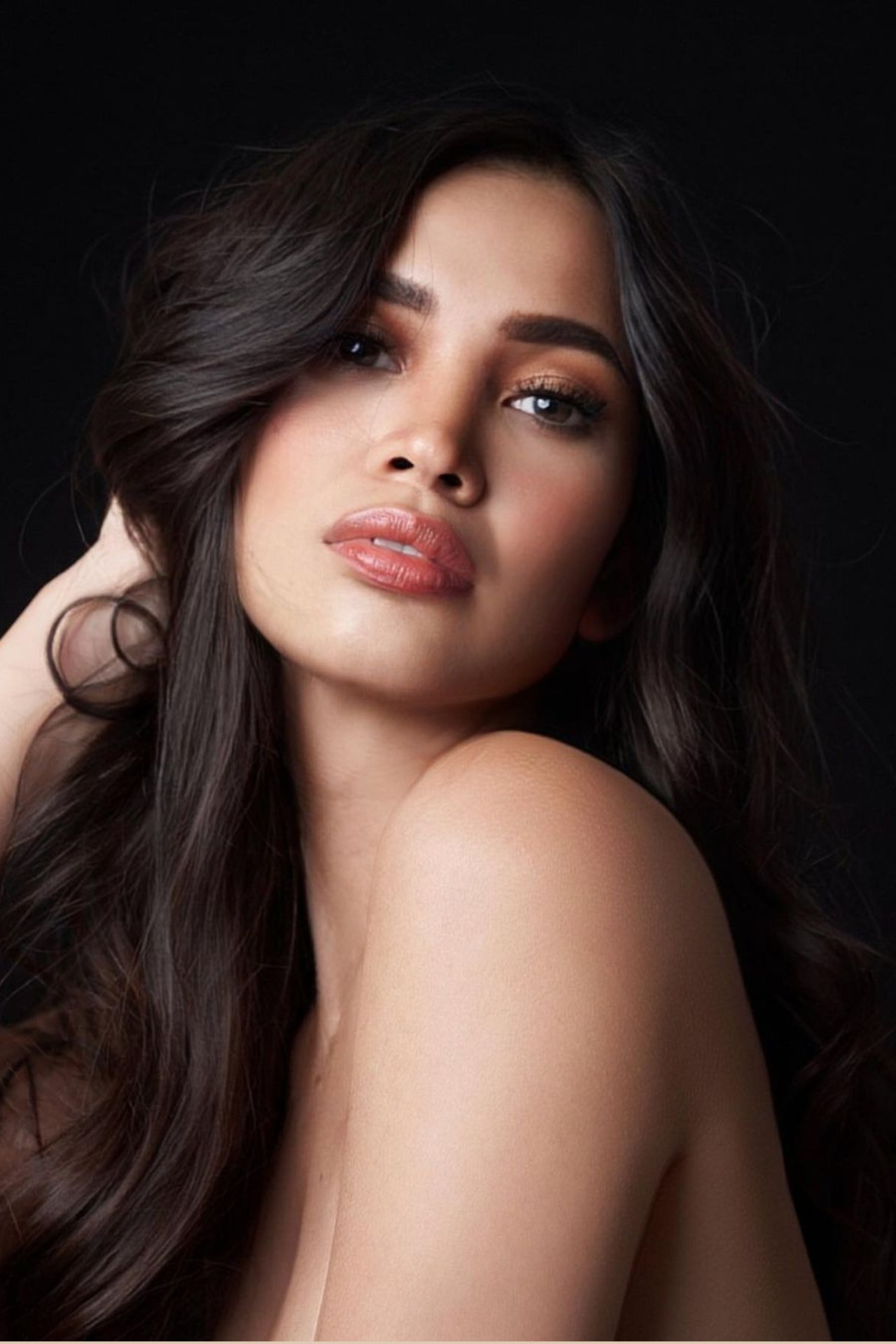 Shanne — Model & Hostess in Manila photo 15