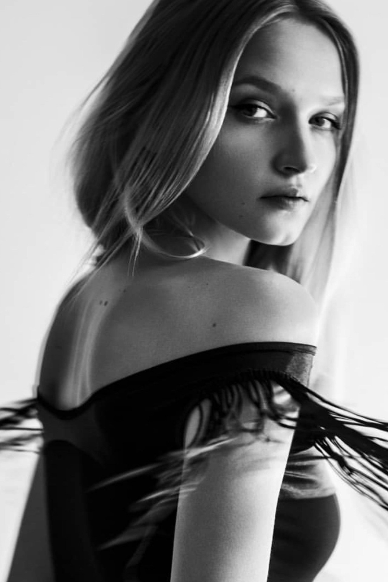Yuliia — Model & Hostess in Paris photo 1