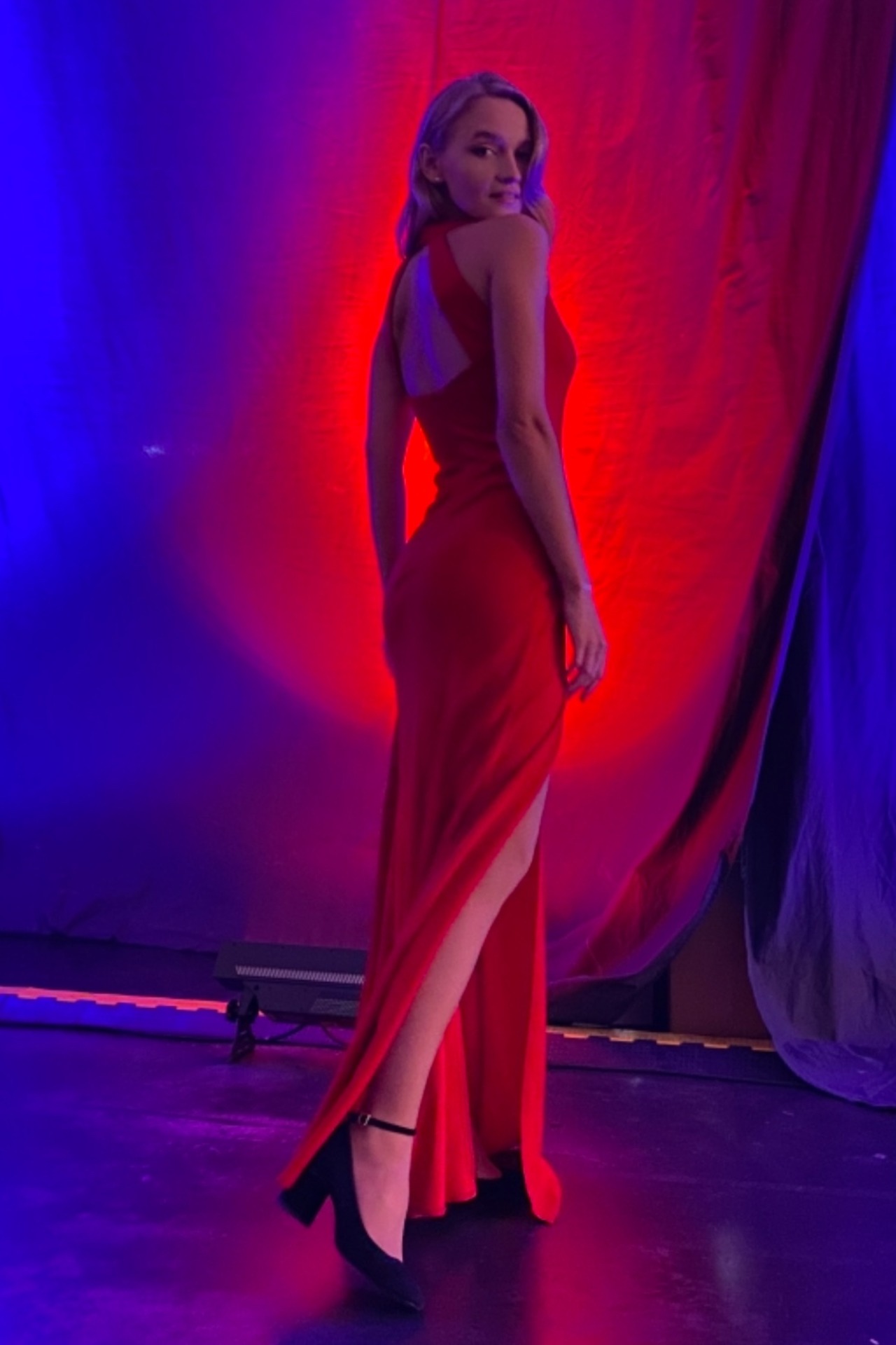 Yuliia — Model & Hostess in Paris photo 11