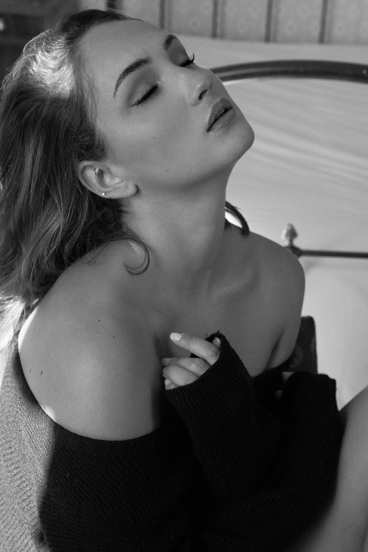No&eacute;mie — Model & Hostess in Mumbai photo 24
