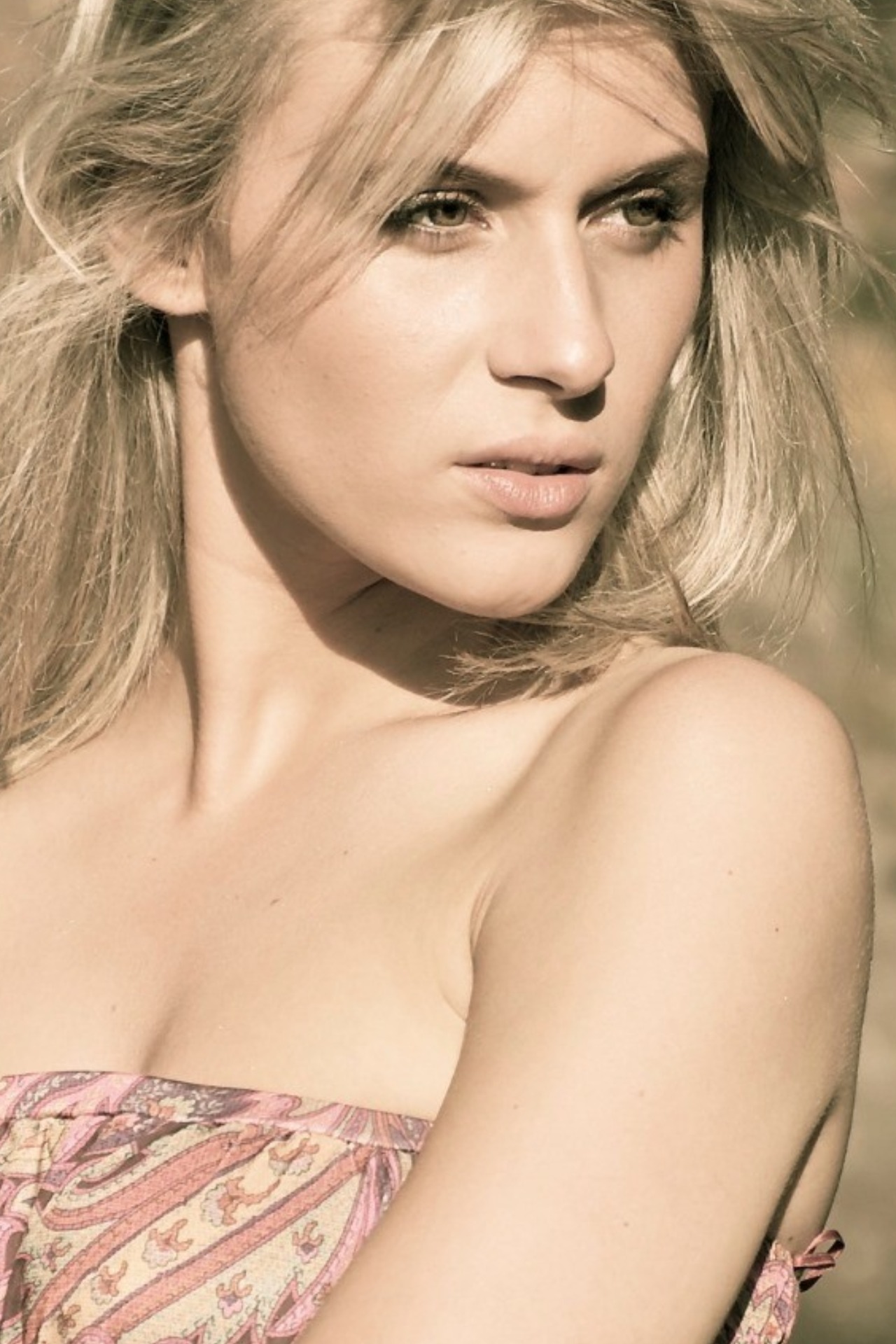 Anne-claire — Model & Hostess in Paris photo 4