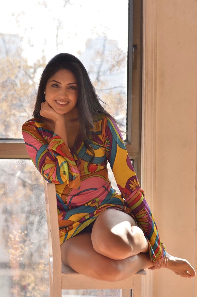 Jeannette — Model & Hostess in Paris photo 1