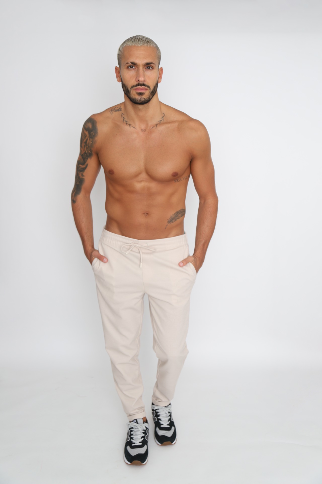 Juan — Model & Host in Itteville photo 10
