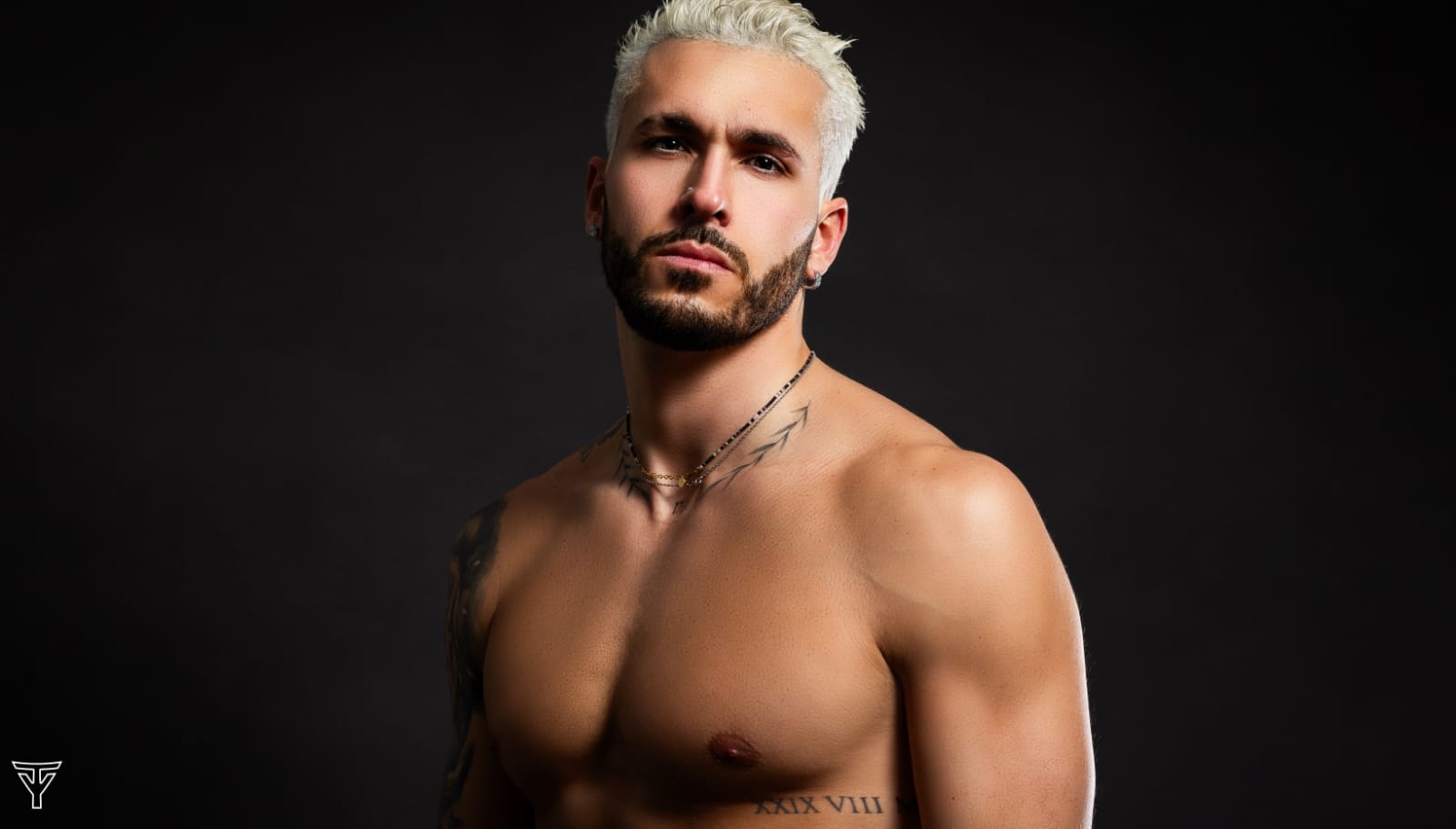 Juan — Model & Host in Itteville photo 11