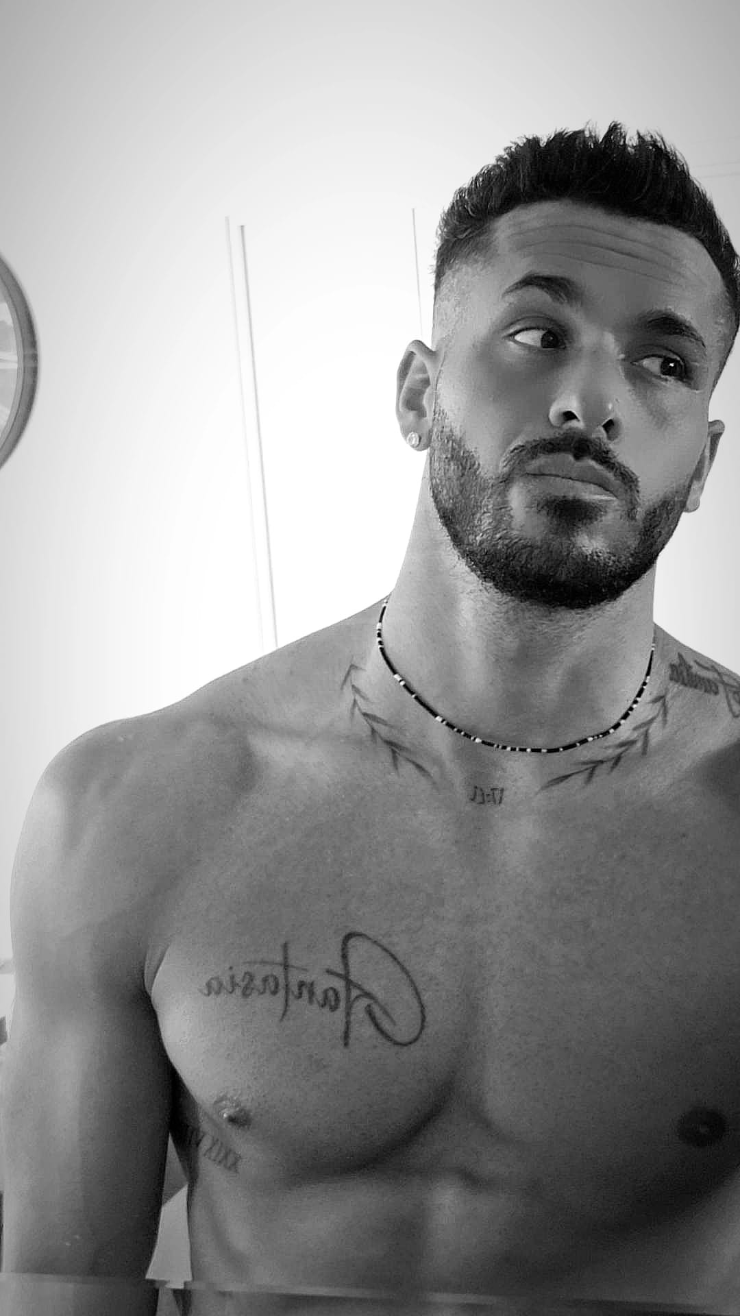 Juan — Model & Host in Itteville photo 12