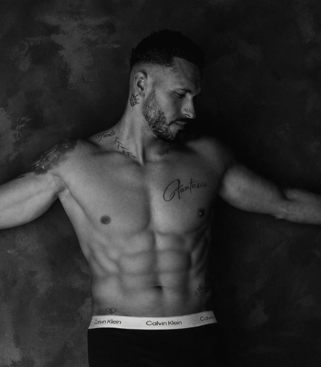 Juan — Model & Host in Itteville photo 13