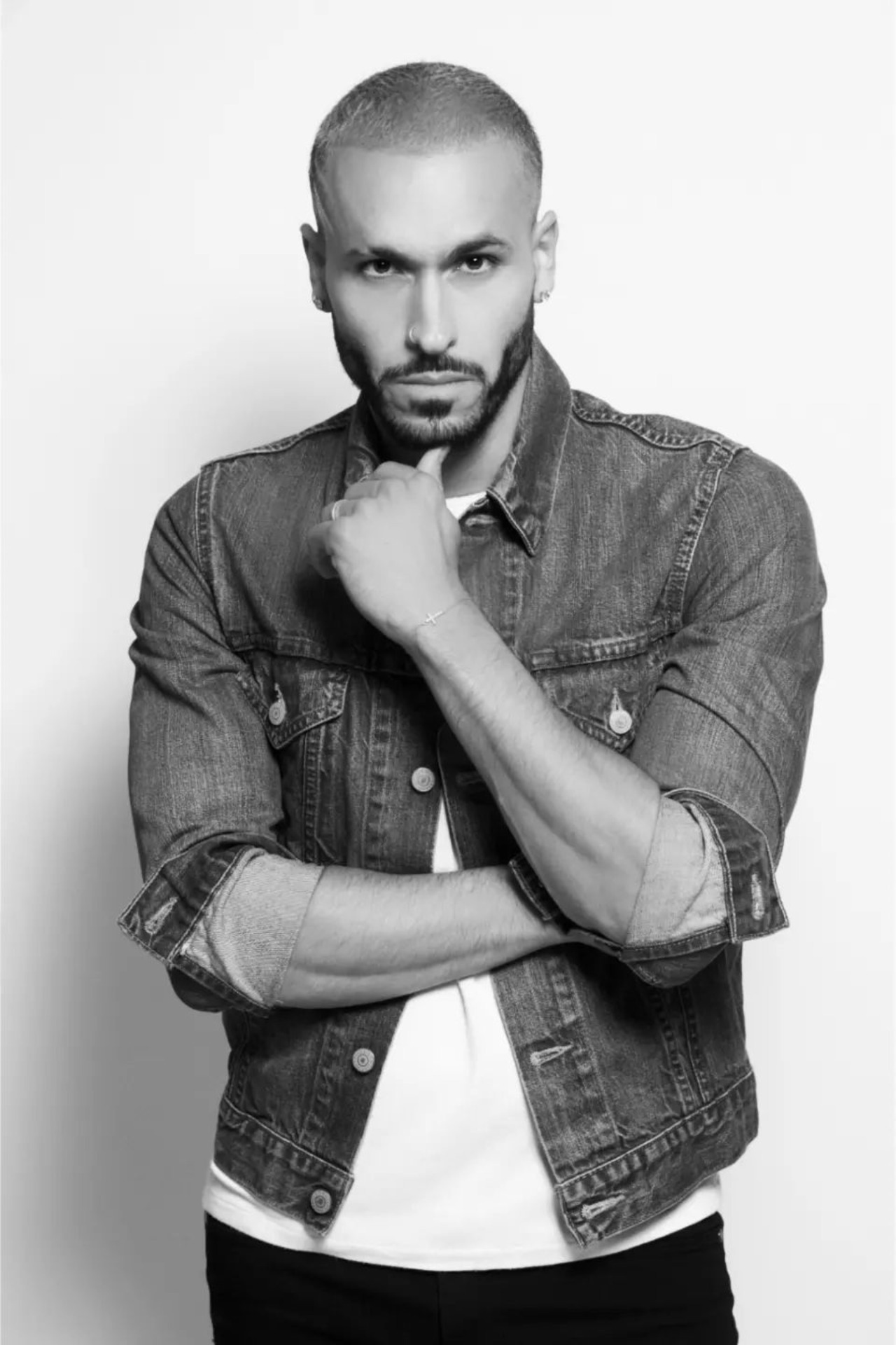 Juan — Model & Host in Itteville photo 6