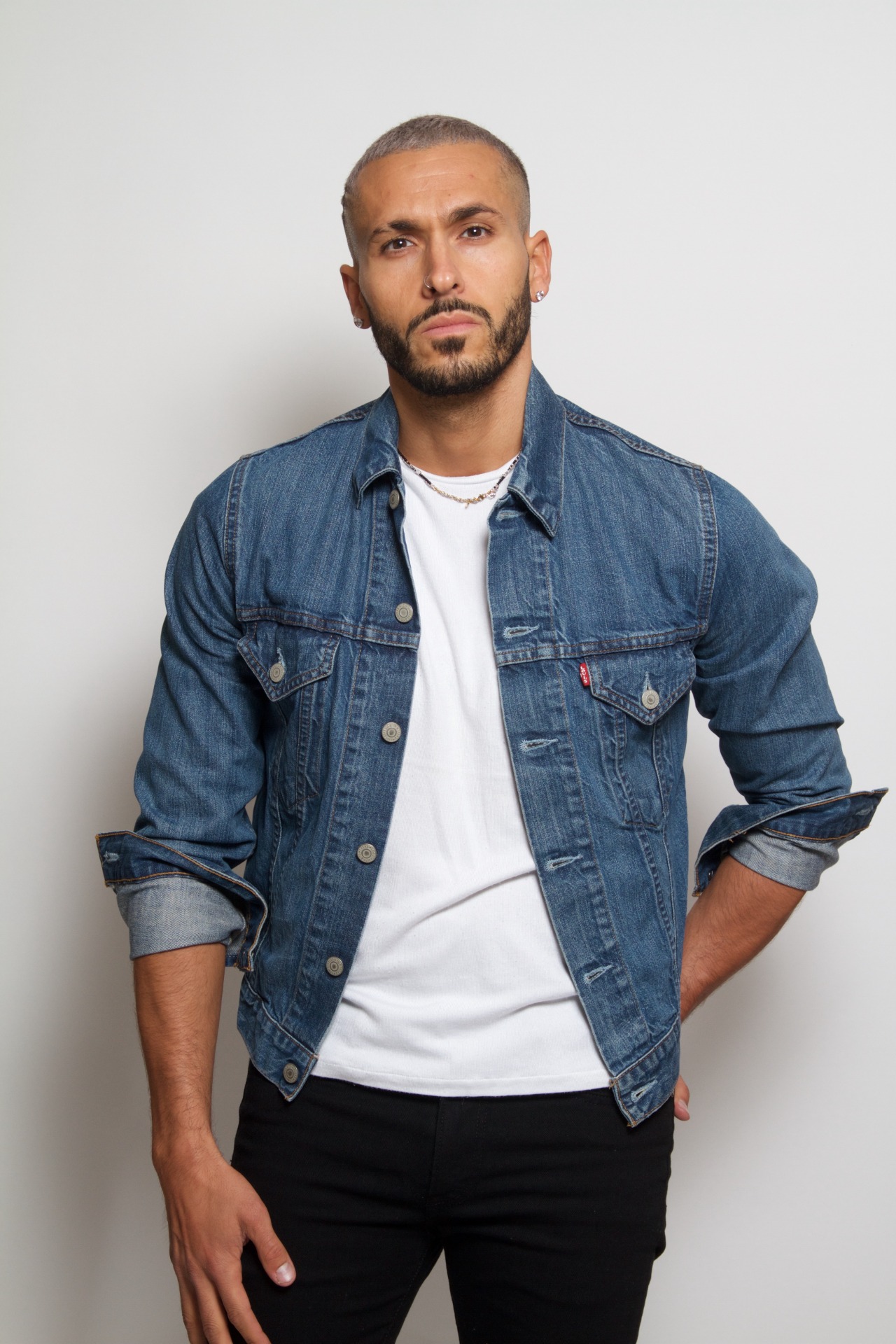 Juan — Model & Host in Itteville photo 7