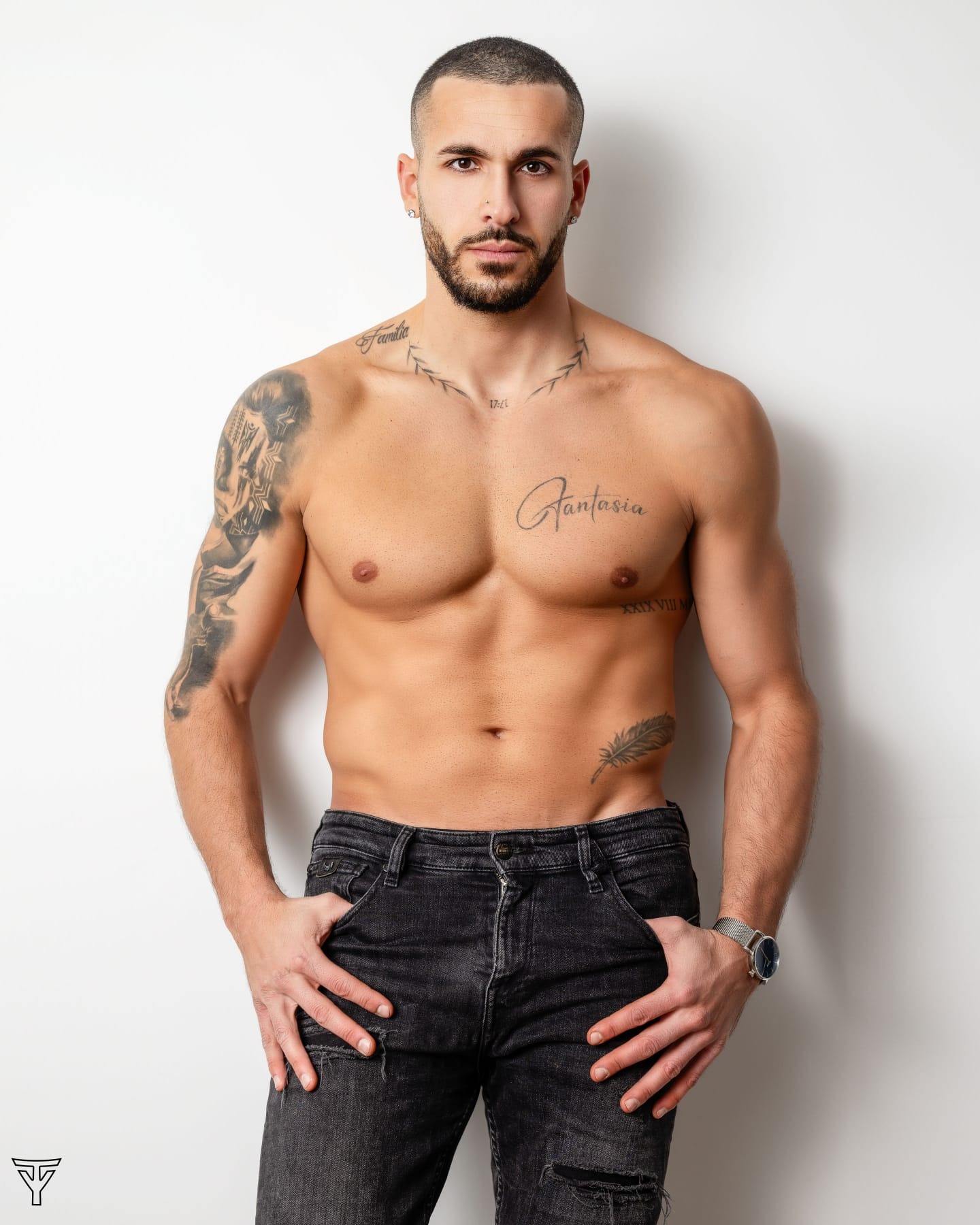 Juan — Model & Host in Itteville photo 9