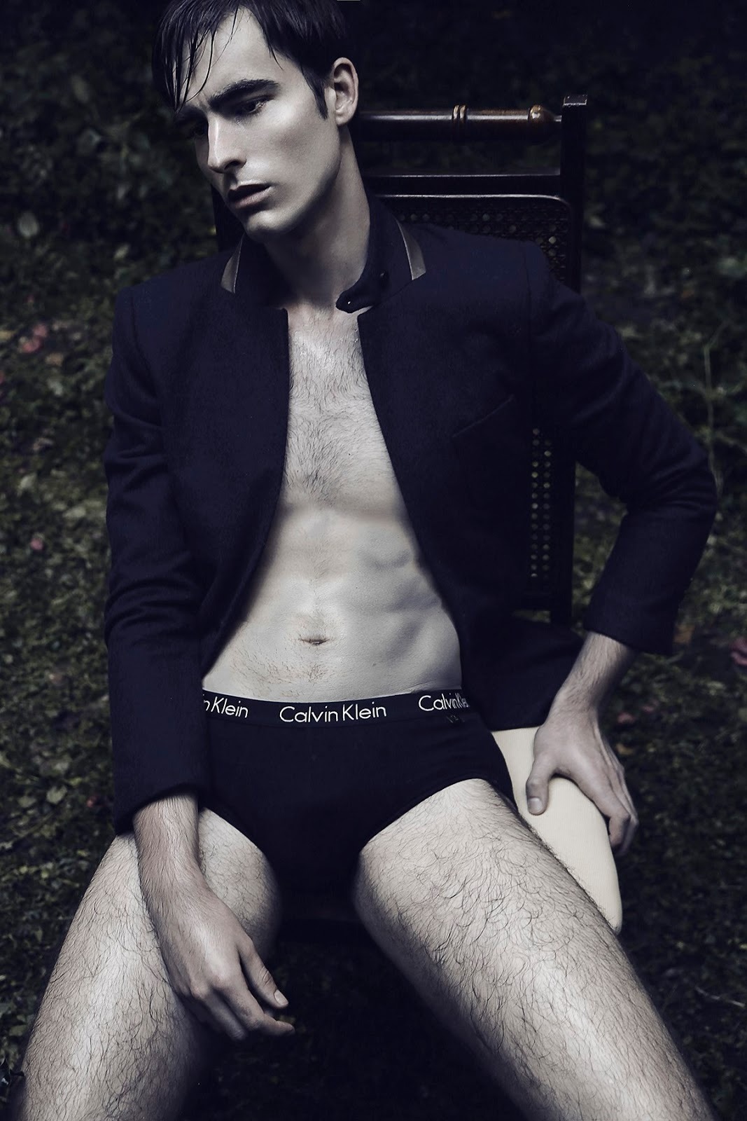 ANDREU — Model in V | Eye On Model