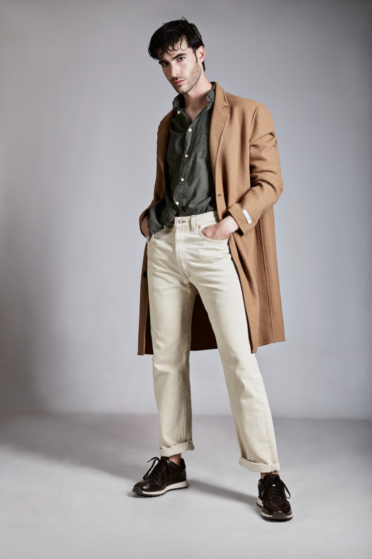 Andreu — Model & Host in V photo 6