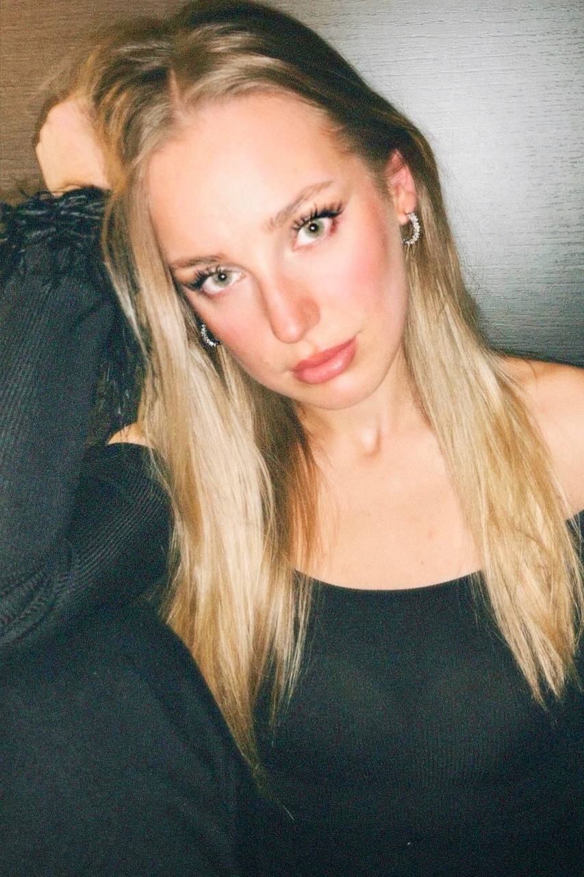 Corinna — Model & Hostess in Frankfurt Am Main photo 1