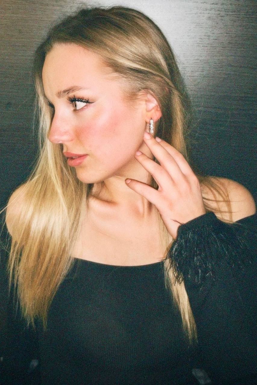 Corinna — Model & Hostess in Frankfurt Am Main photo 2