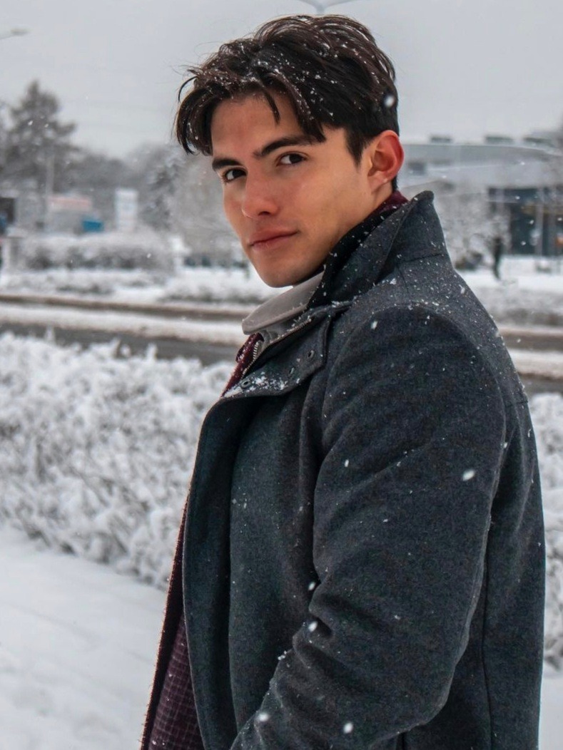 Alberto Alejandro — Model & Host in Gran Alacant photo 1