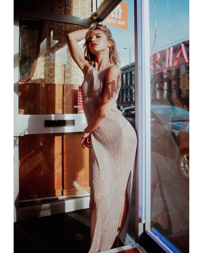 Isabelle — Model & Hostess in Greater London photo 11