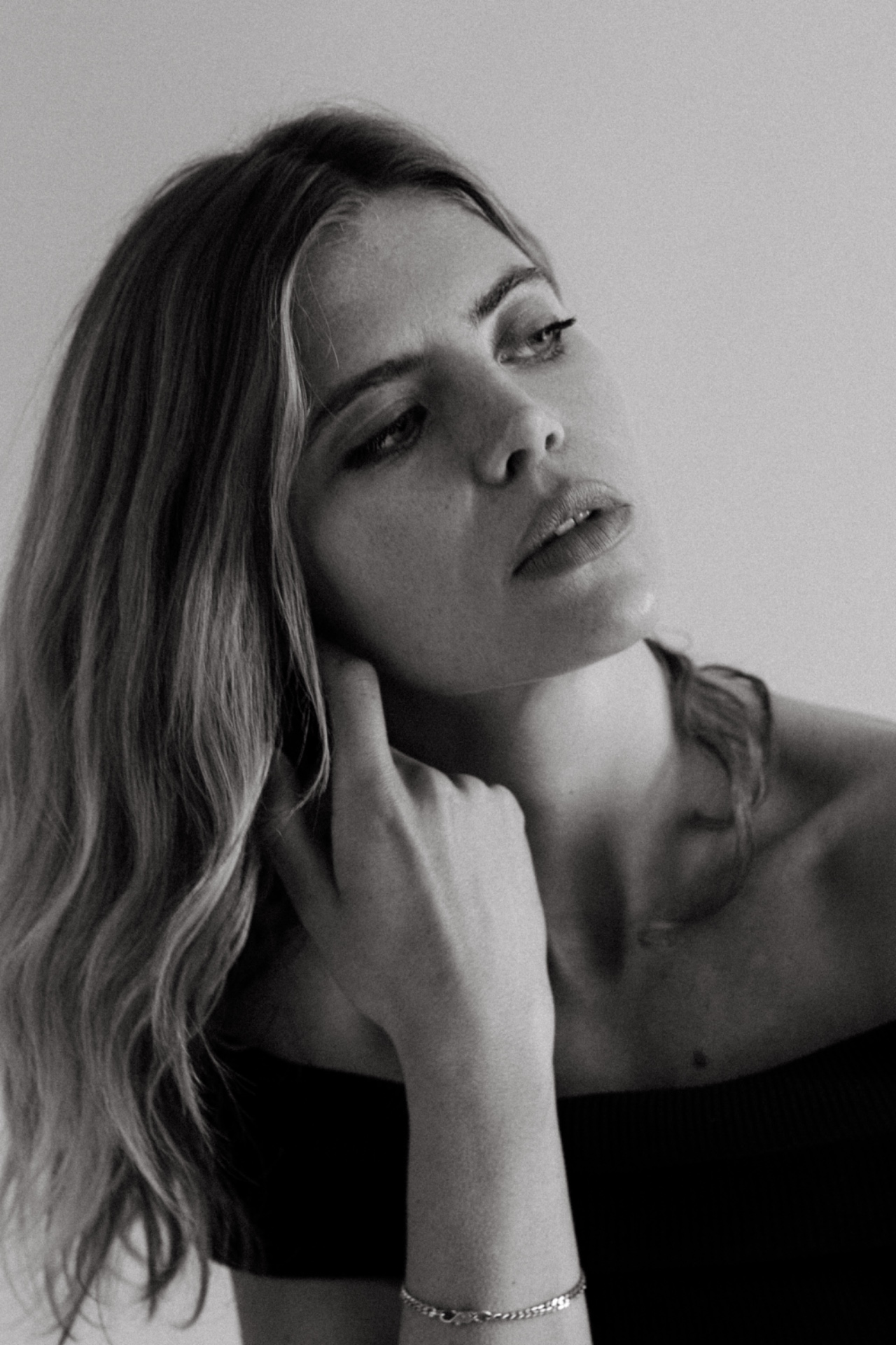 Isabelle — Model & Hostess in Greater London photo 13