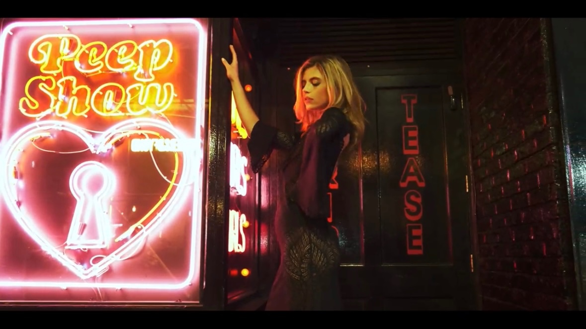Isabelle — Model & Hostess in Greater London photo 12