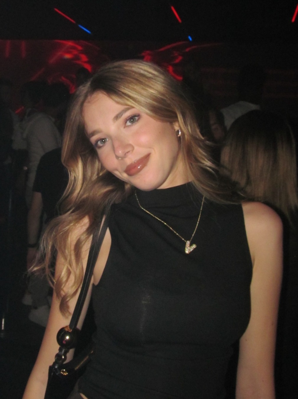 Valeria — Model & Hostess in Milano photo 1