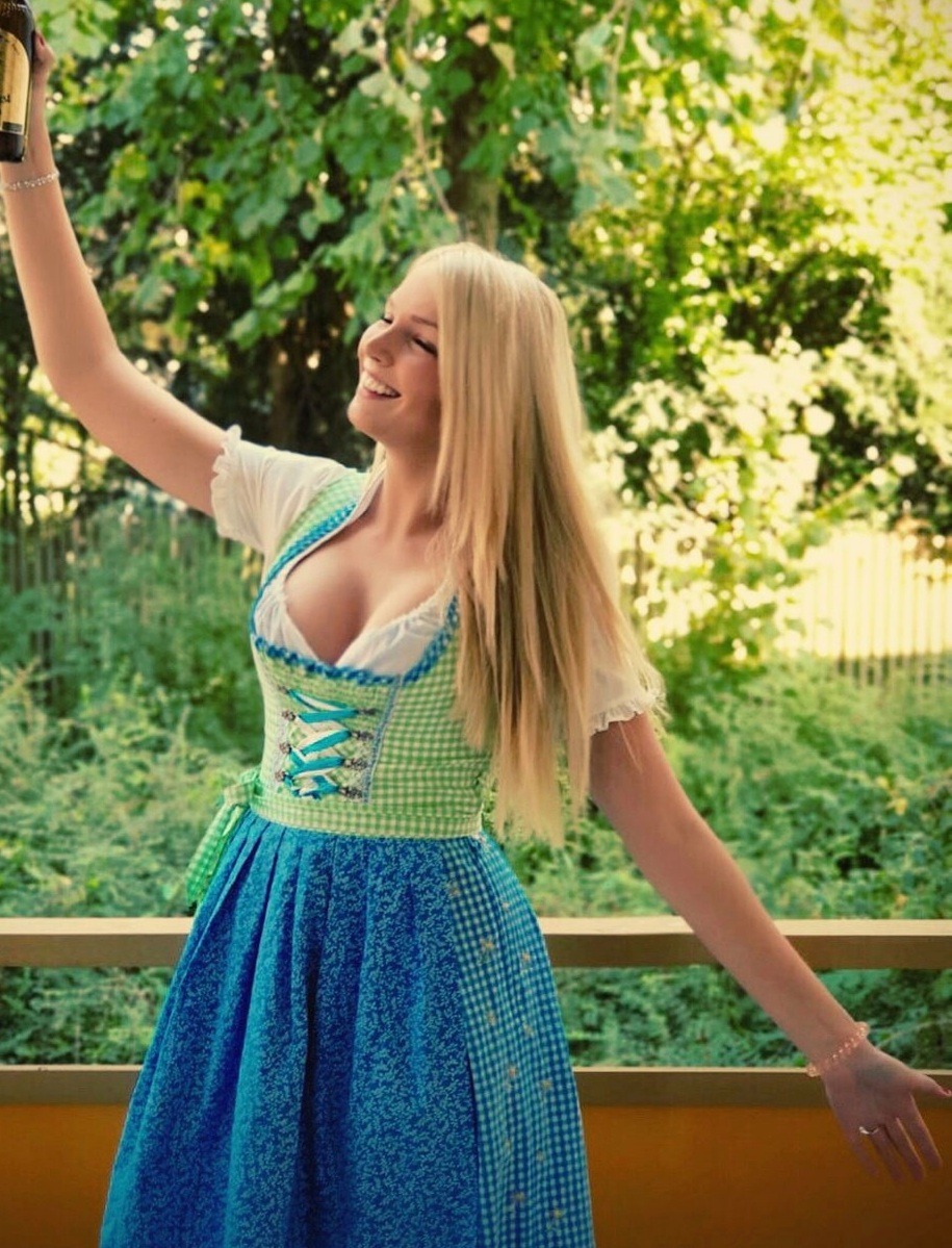 Sophie — Model & Hostess in M&uuml;nchen photo 1