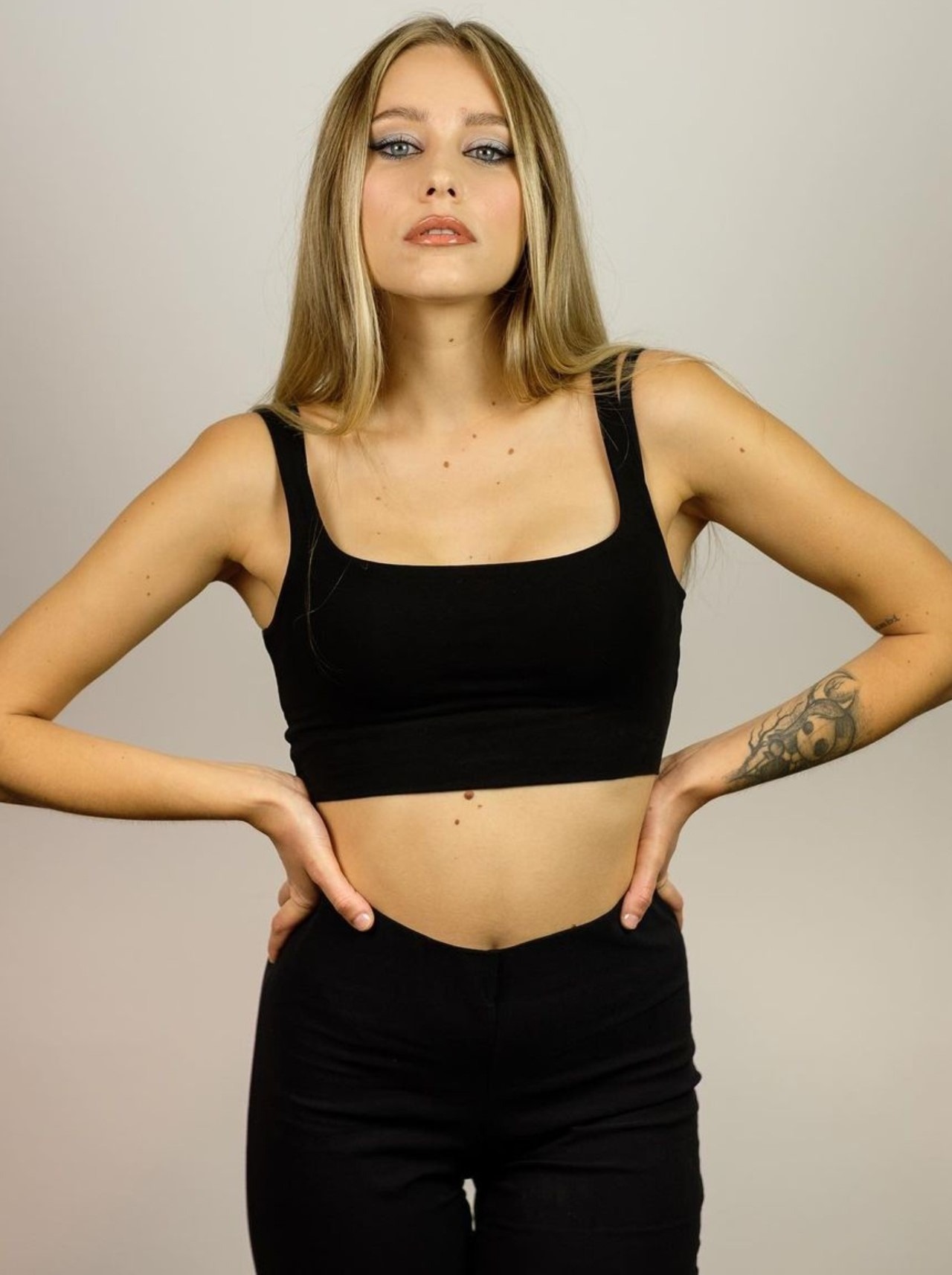Asia — Model & Hostess in Borgonuovo photo 1