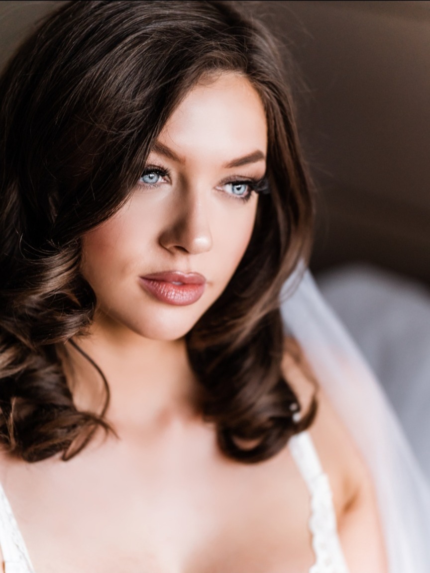 Laura — Model & Hostess in West Midlands photo 2