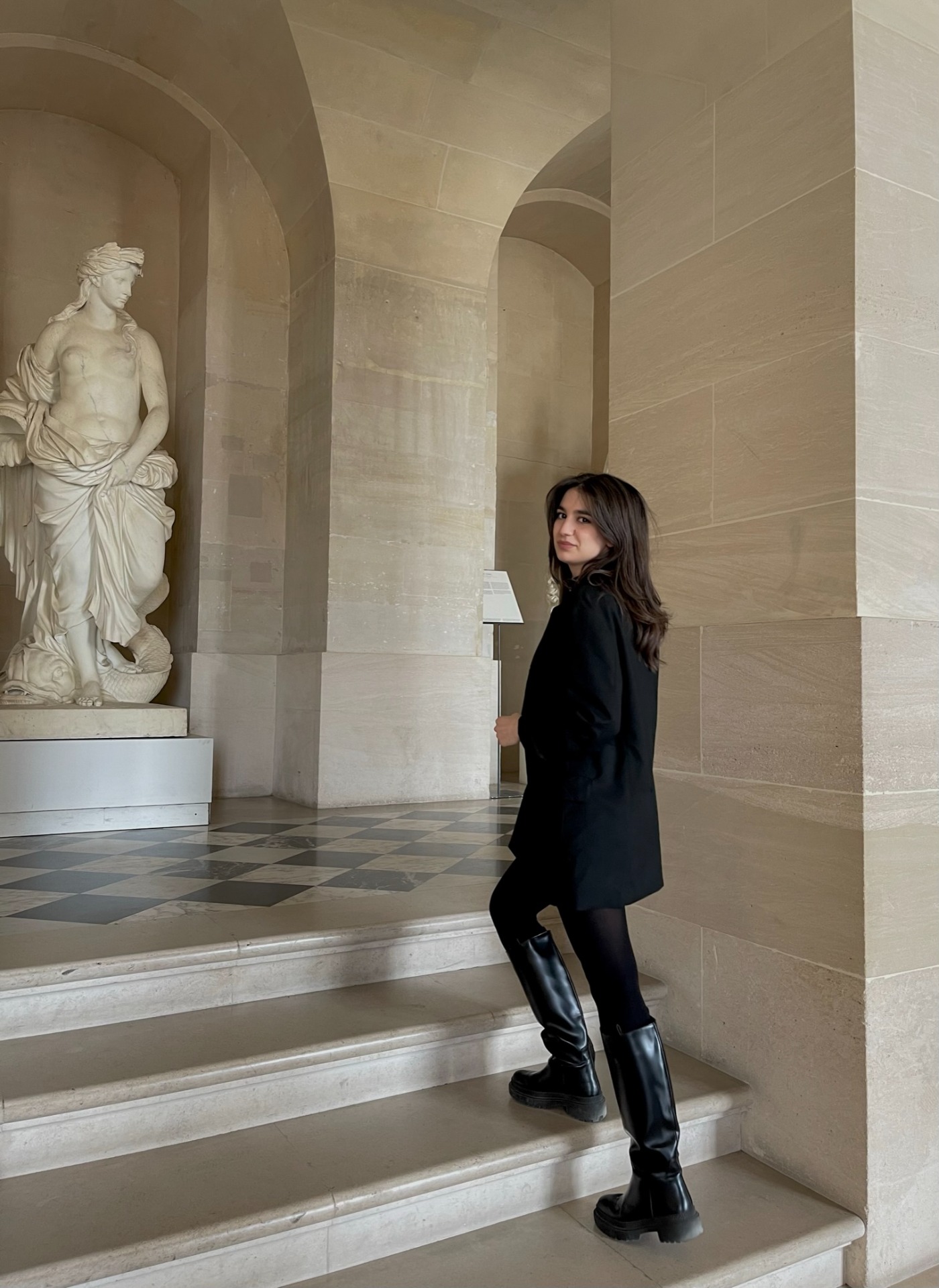 Be&aacute;ta — Model & Hostess in Bougival photo 1