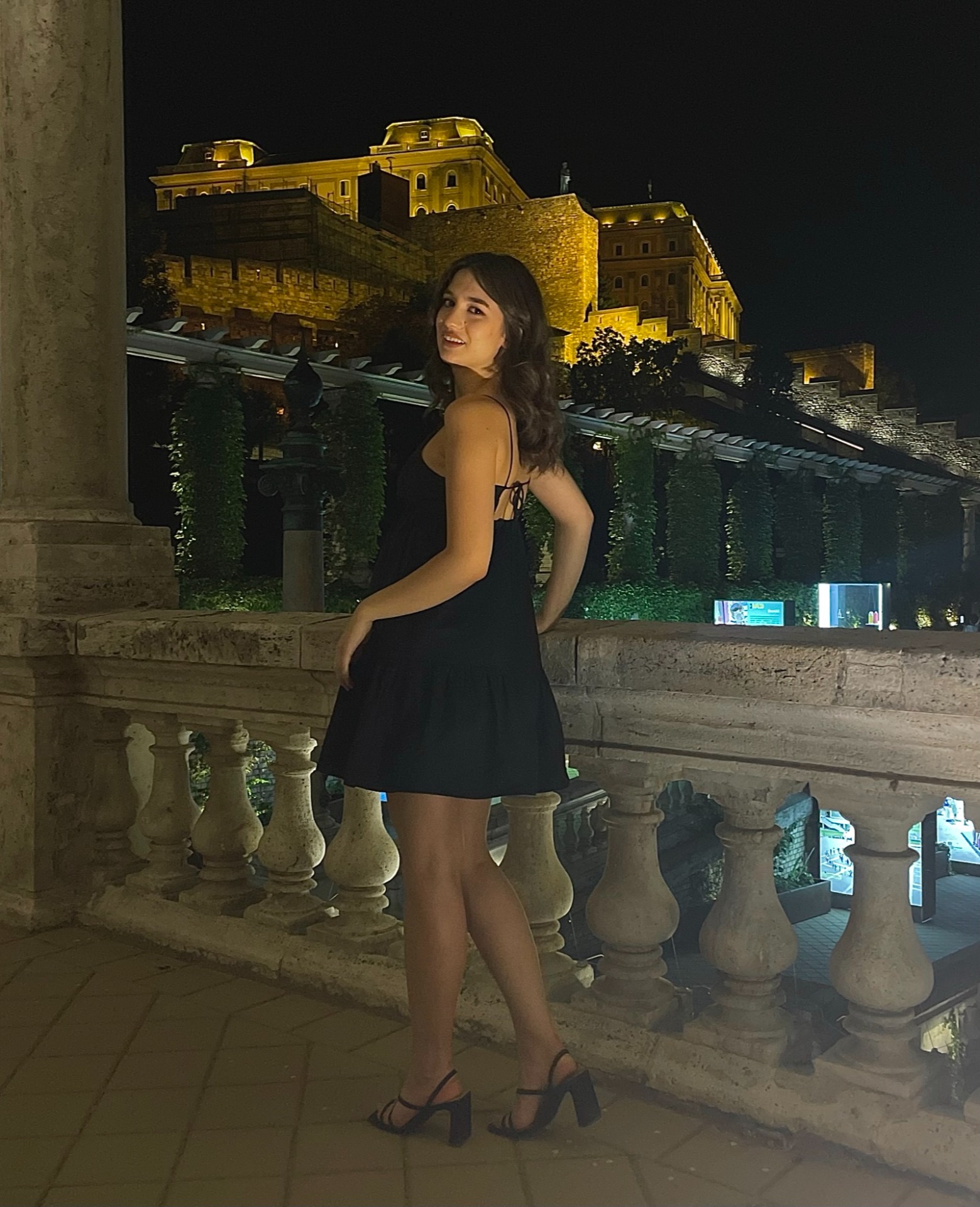 Be&aacute;ta — Model & Hostess in Bougival photo 2