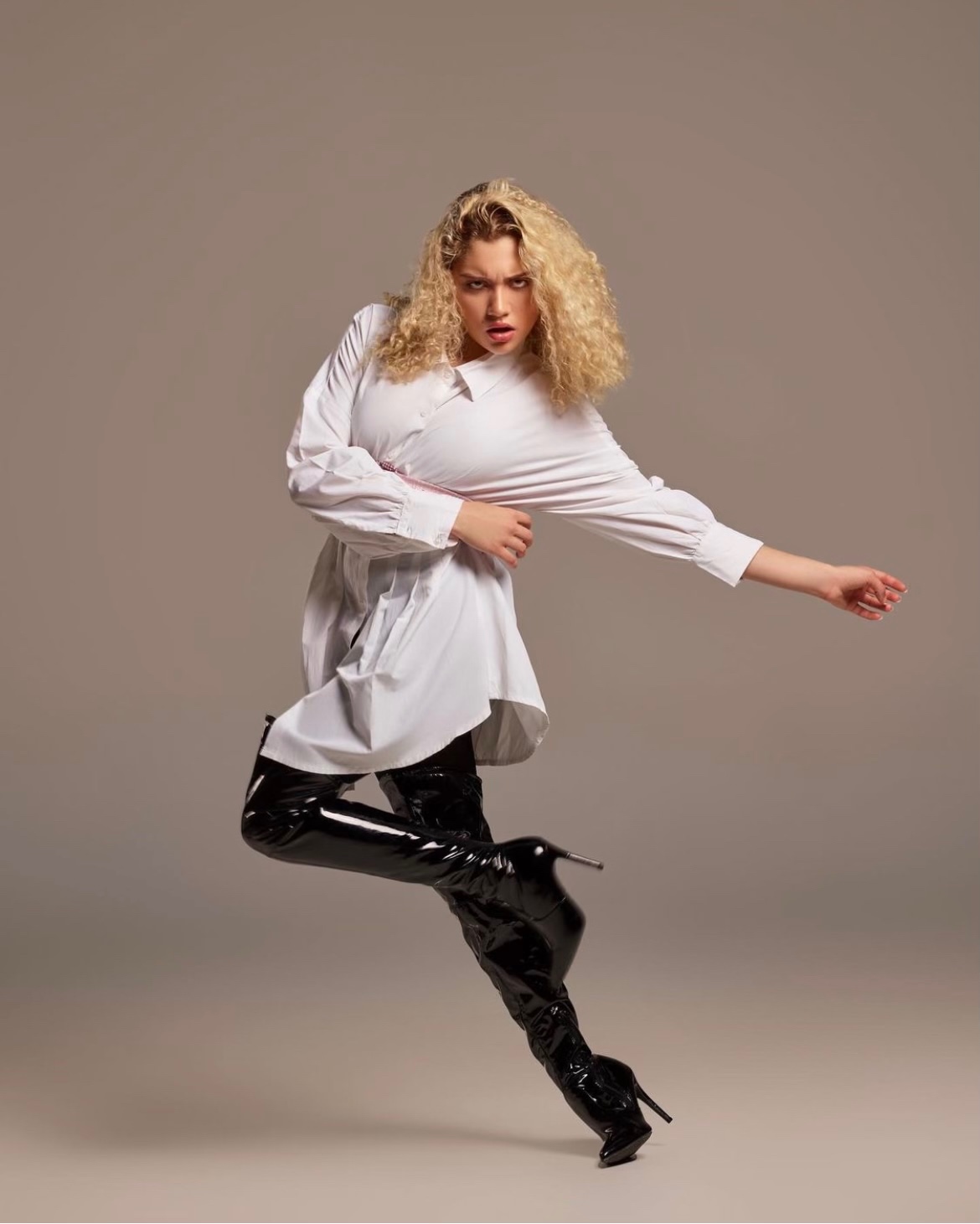 Leslie — Model & Hostess in Baltimore photo 4